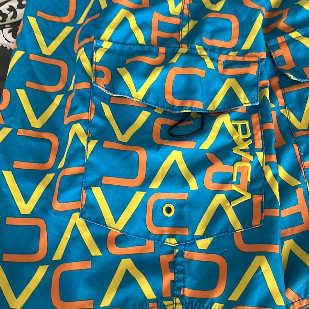 RVCA - Picture 3 of 3